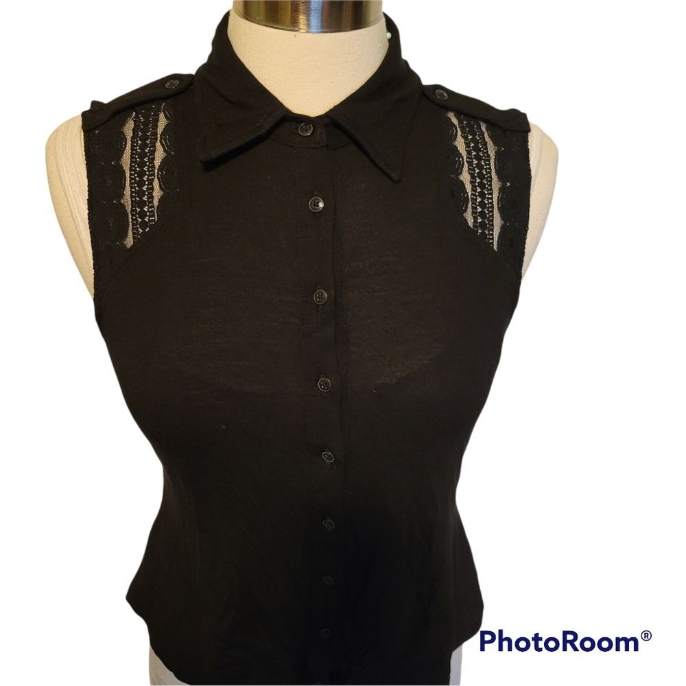 GUESS BLACK SLEEVELESS BUTTON DOWN SHIRT W LACE ON SHOULDER - S